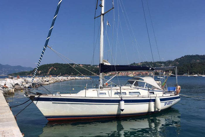 Una-delle-barche-della-scuola-nautica